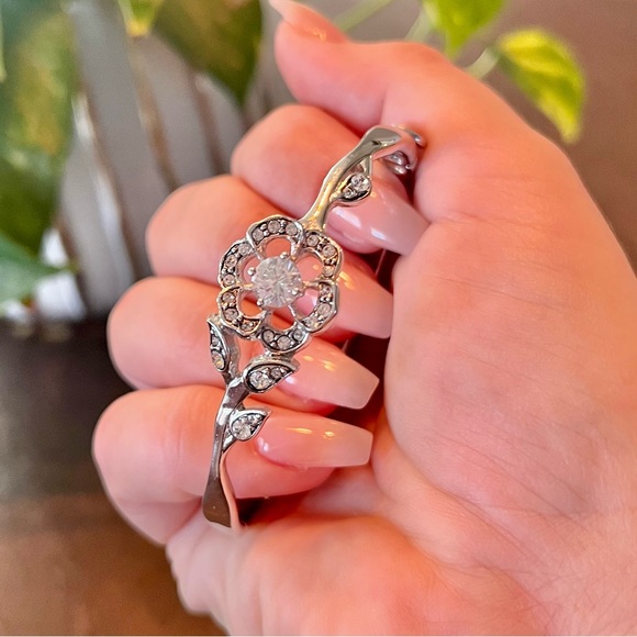 Juicy Couture Necklace & Bracelet Set - Picture 3 of 13